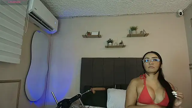 Moly Juicy online show from 10, 7, 2026