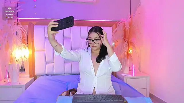 Snapshot of Violet_Bloom chatting on 30, 5, 2026 Violet Bloom online show from 30, 5, 2026