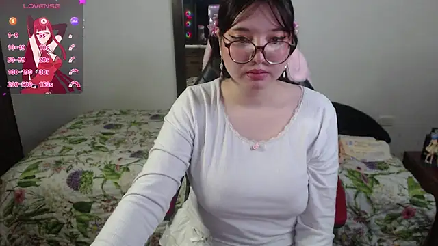 Snapshot of Hinata_kawaii chatting on 8, 6, 2026 Hinata kawaii online show from 8, 6, 2026