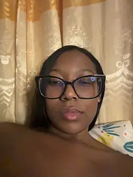 Snapshot of chell_iivy chatting on 20, 7, 2026 chell iivy online show from 20, 7, 2026