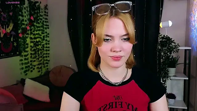 Milena Stasym online show from 15, 6, 2026