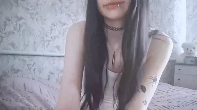 Snapshot of KrissyHiott chatting on 26, 6, 2026 KrissyHiott online show from 26, 6, 2026