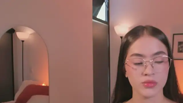 Snapshot of LizzyColins chatting on 11, 7, 2026 LizzyColins online show from 11, 7, 2026