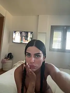 Snapshot of miaabelluccii chatting on 5, 7, 2026 miaabelluccii online show from 5, 7, 2026