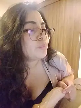Snapshot of Roxxy_Sade chatting on 11, 6, 2026 Roxxy Sade online show from 11, 6, 2026