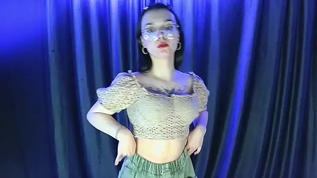 MilaHoleen online show from 2, 6, 2026