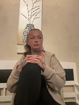 Snapshot of Elleeen chatting on 3, 7, 2026 Elleeen online show from 3, 7, 2026