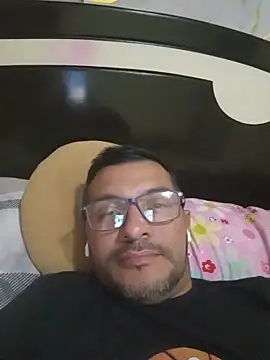 Snapshot of RIchar05 chatting on 7, 6, 2026 RIchar05 online show from 7, 6, 2026
