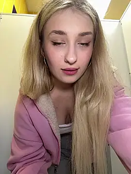 Snapshot of Polly_Pop chatting on 5, 7, 2026 Polly Pop online show from 5, 7, 2026