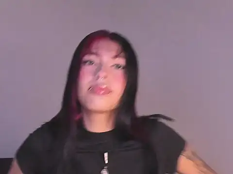 Snapshot of EvaBenely_ chatting on 9, 7, 2026 EvaBenely online show from 9, 7, 2026