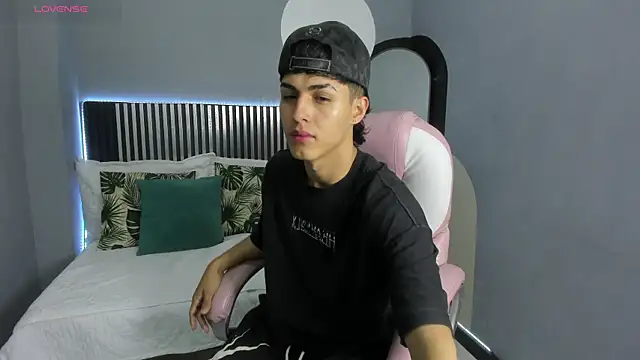 Snapshot of Axel_Mendozaa chatting on 12, 6, 2026 Axel Mendozaa online show from 12, 6, 2026