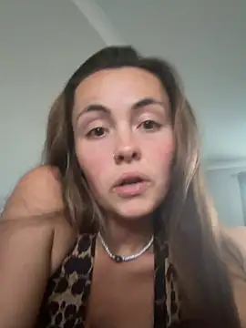 Lucysaphire online show from 8, 6, 2026