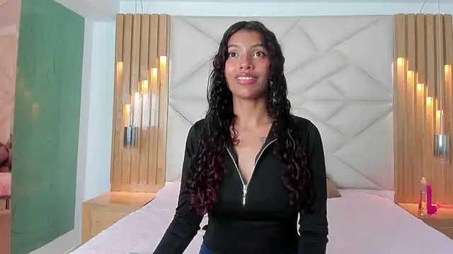 Snapshot of Aylin_valerie chatting on 18, 6, 2026 Aylin valerie online show from 18, 6, 2026