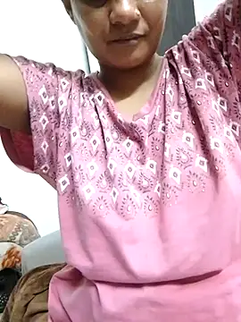Snapshot of Cherry_Bommm chatting on 3, 7, 2026 Cherry Bommm online show from 3, 7, 2026