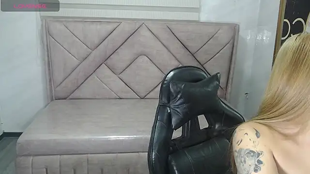 Snapshot of Scarlet_Queen_v chatting on 18, 6, 2026 Scarlet Queen v online show from 18, 6, 2026