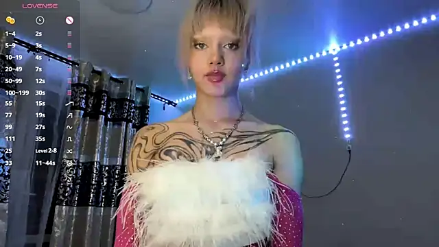 Snapshot of JoanneMcauly chatting on 4, 8, 2026 JoanneMcauly online show from 4, 8, 2026