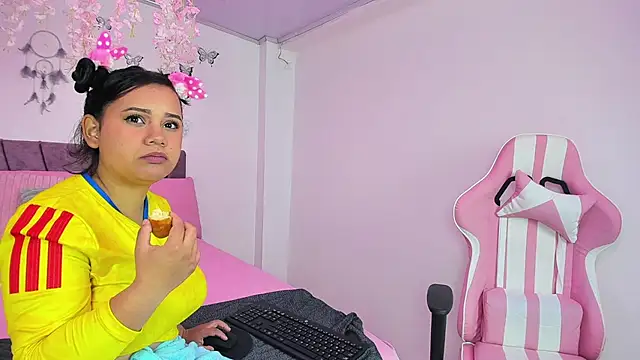NahomyEvans online show from 17, 6, 2026