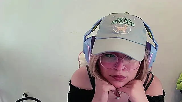 PinkMoonBaby online show from 6, 6, 2026