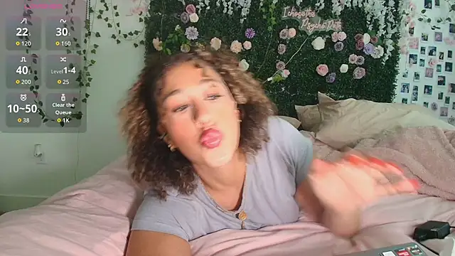 LyraCovee online show from 25, 6, 2026
