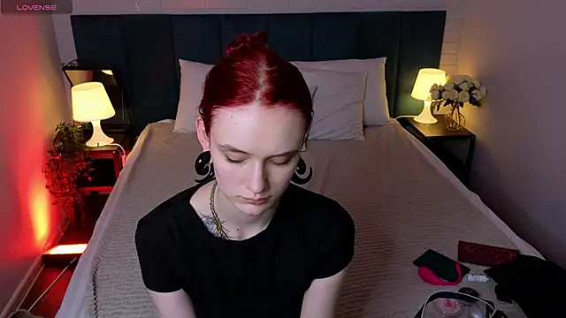 Snapshot of CrimsonMarquise chatting on 9, 6, 2026 CrimsonMarquise online show from 9, 6, 2026