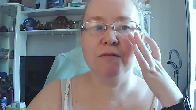Snapshot of Viola27 chatting on 2, 7, 2026 Viola27 online show from 2, 7, 2026