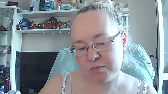 Snapshot of Viola27 chatting on 4, 7, 2026 Viola27 online show from 4, 7, 2026