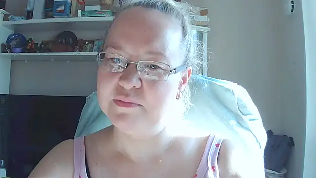 Snapshot of Viola27 chatting on 8, 7, 2026 Viola27 online show from 8, 7, 2026