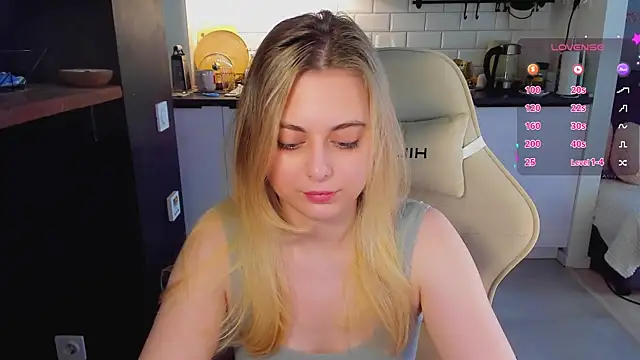 Snapshot of blonde_kellyy chatting on 23, 6, 2026 blonde kellyy online show from 23, 6, 2026