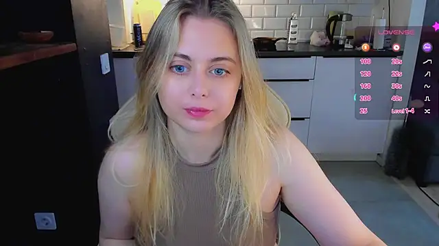 Snapshot of blonde_kellyy chatting on 3, 7, 2026 blonde kellyy online show from 3, 7, 2026