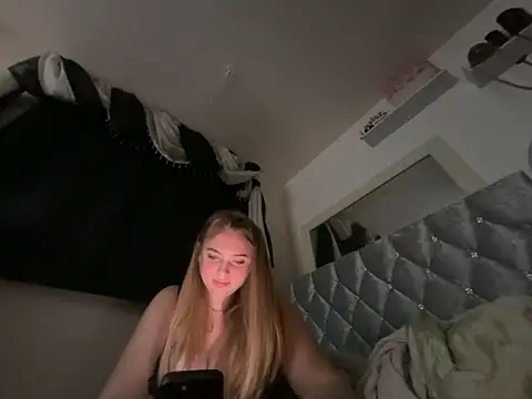 Snapshot of Violetsinxx chatting on 14, 6, 2026 Violetsinxx online show from 14, 6, 2026