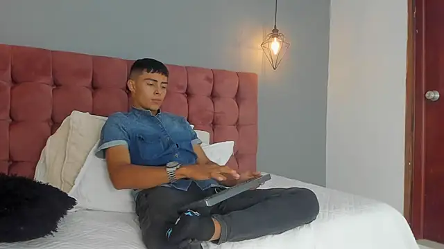 Snapshot of Bruno_fox chatting on 17, 6, 2026 Bruno fox online show from 17, 6, 2026