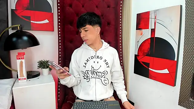 Snapshot of Mathyw_Mont chatting on 26, 6, 2026 Mathyw Mont online show from 26, 6, 2026