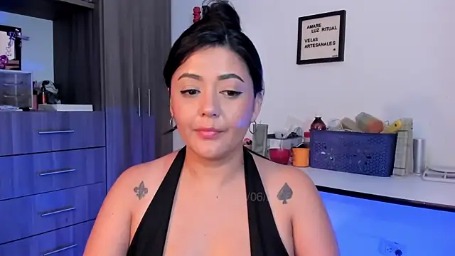 Snapshot of LauraToro_ chatting on 21, 6, 2026 LauraToro online show from 21, 6, 2026