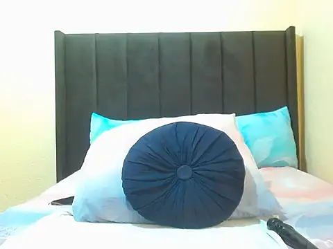 NaughtyLuux12 online show from 12, 6, 2026