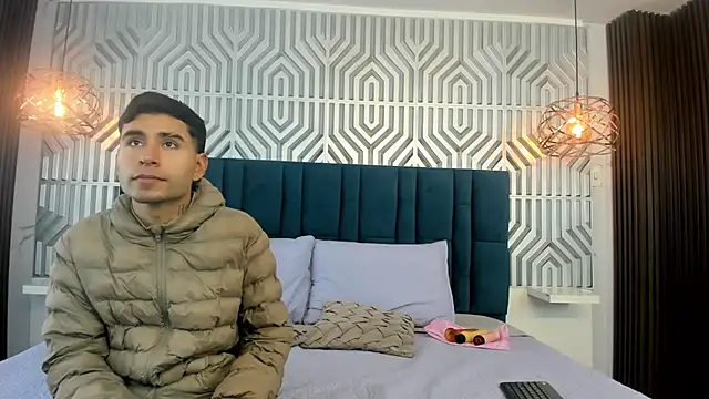 Snapshot of MiaAndAaron- chatting on 18, 7, 2026 MiaAndAaron- online show from 18, 7, 2026