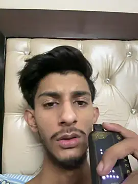 Snapshot of ronnnnn718 chatting on 19, 6, 2026 ronnnnn718 online show from 19, 6, 2026