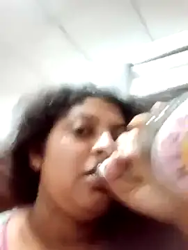 Snapshot of officequeen chatting on 11, 6, 2026 officequeen online show from 11, 6, 2026