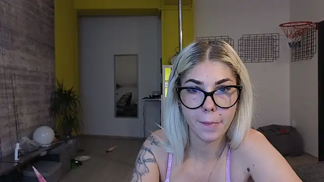 Sarahcamsx online show from 18, 6, 2026