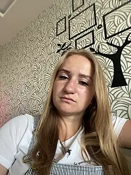 Snapshot of Emilia_kis chatting on 11, 6, 2026 Emilia kis online show from 11, 6, 2026