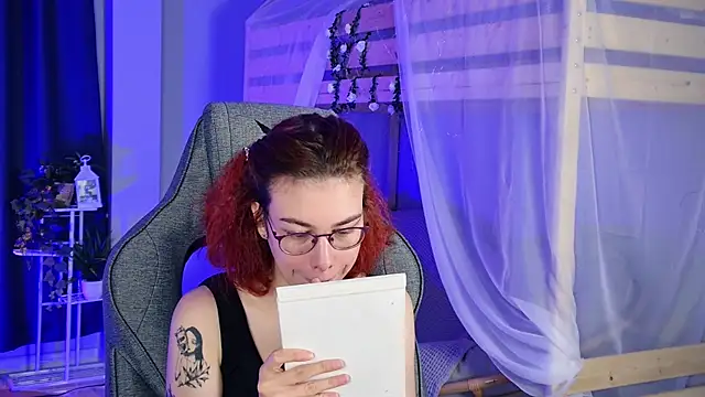 Snapshot of SeraphineDuskryn chatting on 4, 8, 2026 SeraphineDuskryn online show from 4, 8, 2026
