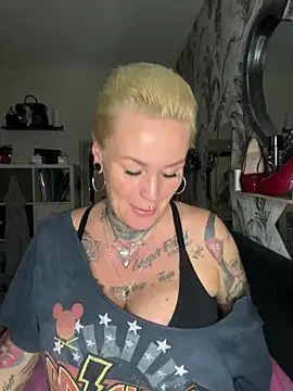 Snapshot of InkedMissLaBaehm chatting on 2, 8, 2026 InkedMissLaBaehm online show from 2, 8, 2026