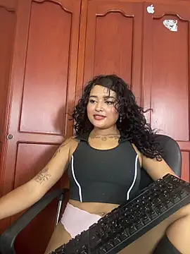 Snapshot of maryale01 chatting on 18, 7, 2026 maryale01 online show from 18, 7, 2026