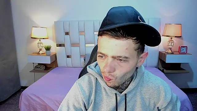 Snapshot of Zeus_damian21 chatting on 4, 8, 2026 Zeus damian21 online show from 4, 8, 2026