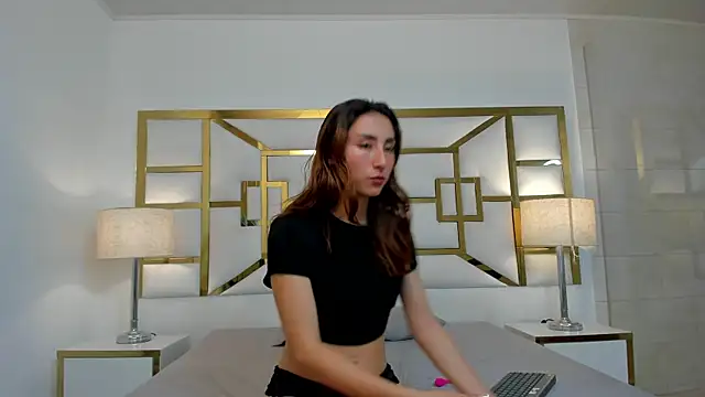 VivieneLuxe online show from 10, 7, 2026