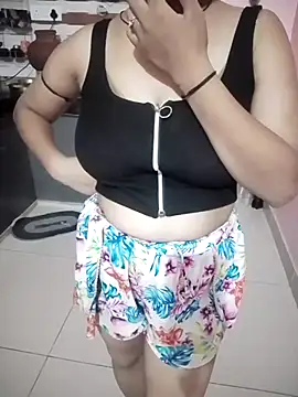 Snapshot of Riya_Beauty chatting on 26, 6, 2026 Riya Beauty online show from 26, 6, 2026