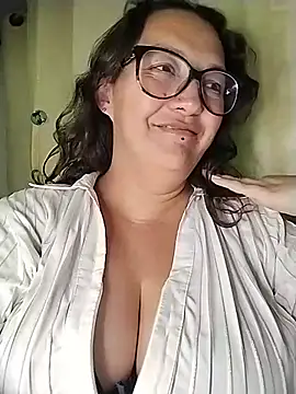 Snapshot of _Saraqueen-- chatting on 25, 6, 2026 Saraqueen-- online show from 25, 6, 2026