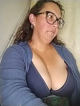 Snapshot of _Saraqueen-- chatting on 5, 7, 2026 Saraqueen-- online show from 5, 7, 2026