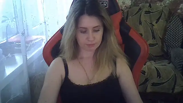 KiraKisskiss online show from 16, 6, 2026