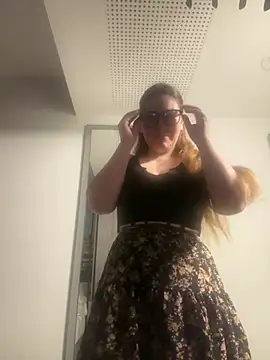 Snapshot of -Malina- chatting on 23, 6, 2026 -Malina- online show from 23, 6, 2026