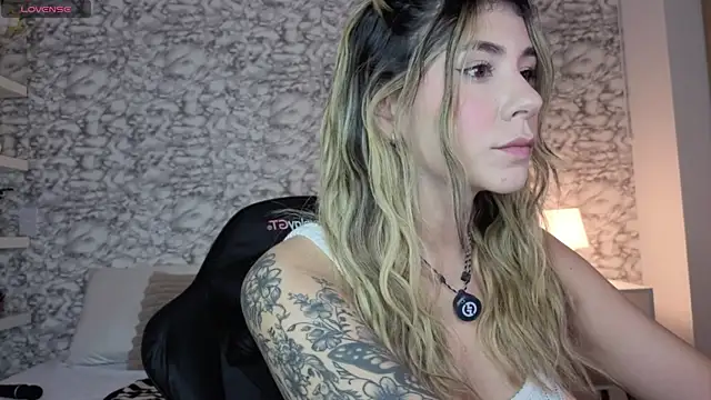 Snapshot of Isabella_Bliss chatting on 22, 7, 2026 Isabella Bliss online show from 22, 7, 2026